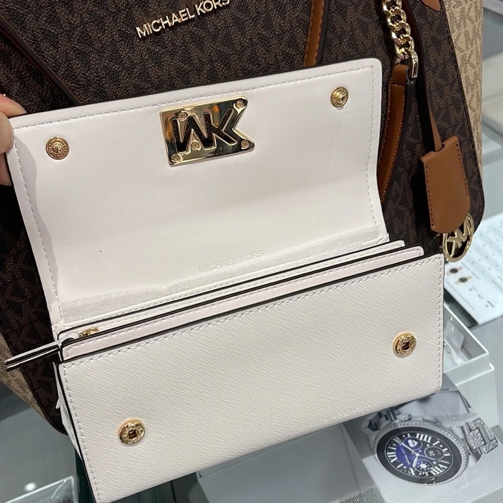 Michael Kors Mimi Large Saffiano Leather Bi-Fold Continental Wallet
Optic White - Picture 10 of 16